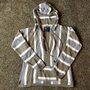 American Eagle pullover